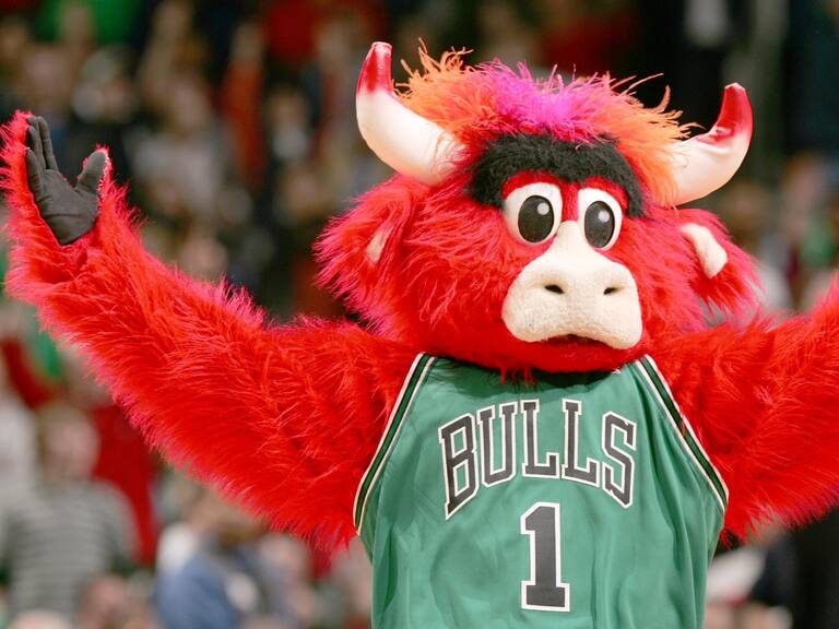 Los líos de Devin Booker con las mascotas de los equipos en la NBA