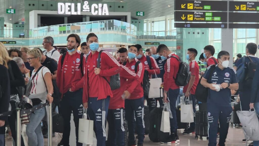 La Roja viaja a Austria para jugar ante Qatar sin Guillermo Maripán