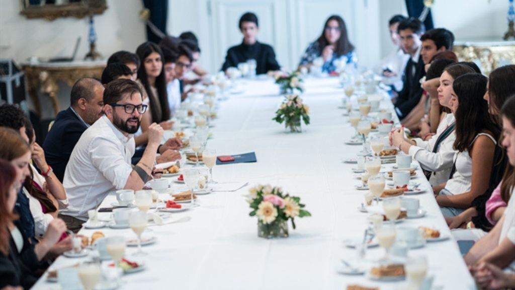 Las autoridades desayunando con los distinguidos. / Prensa Presidencia.