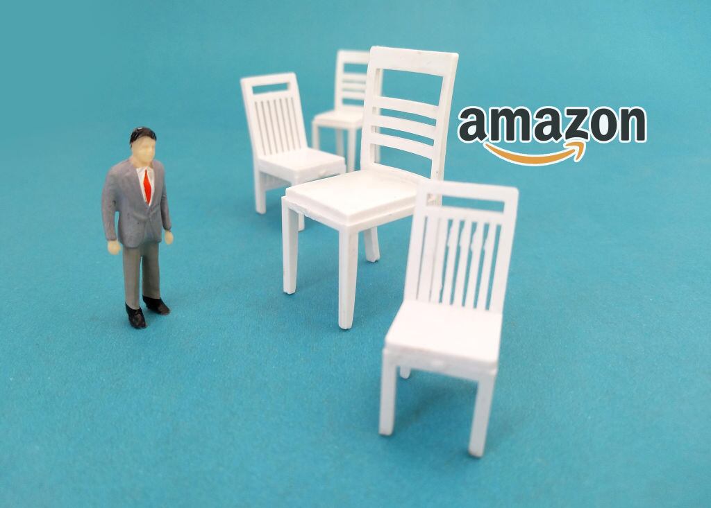 Ilustración sobre la pérdida de los puestos de trabajo en la empresa Amazon
