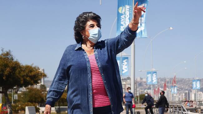 10 DE OCTUBRE DE 2020/VIÑA DEL MARLa alcaldesa Virginia Reginato anuncia medidas sanitarias para retomar la actividad fisica en el borde costero de Viña del Mar, en el marco de la entrada en Fase 2 de la ciudad en medio de la pandemia por el Coronavirus.
FOTO: LEONARDO RUBILAR CHANDIA/AGENCIAUNO