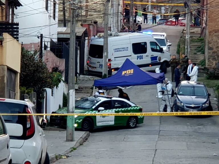 Estaba envuelto en una toalla: trabajadores encuentran feto humano en alcantarillado de Viña del Mar