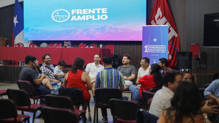 Frente Amplio cuestiona gobierno de J. A. Kast en su primer congreso ideológico con Gabriel Boric presente