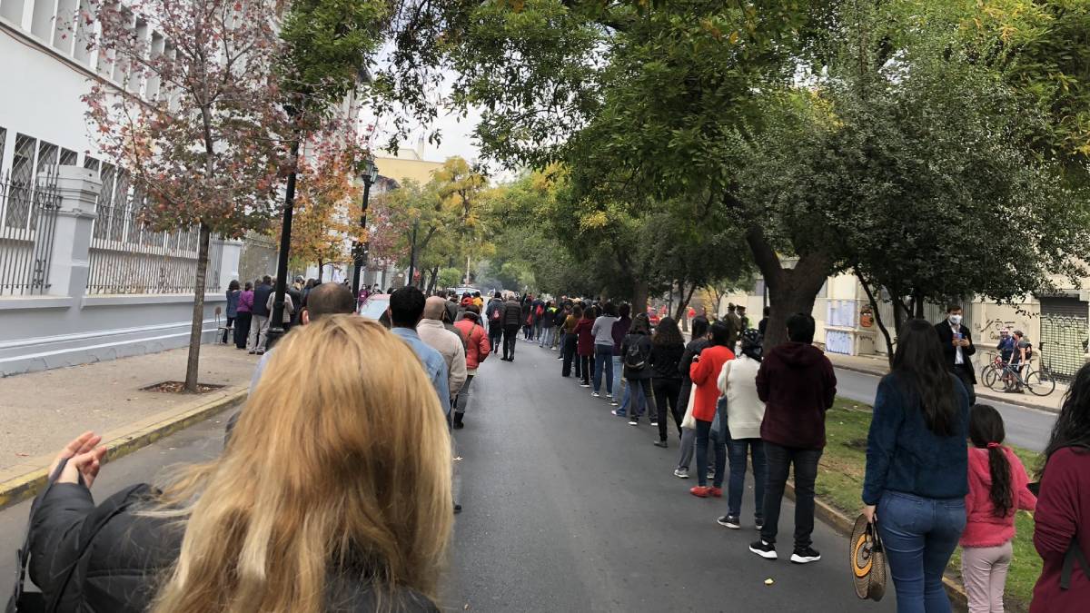 Filas en locales de votación