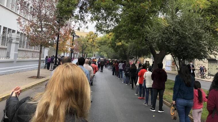 Filas en locales de votación