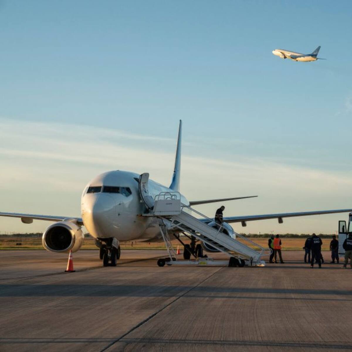 “No la subieron al avión”: Papá de chilena deportada se enteró en pleno aeropuerto de dura determinación