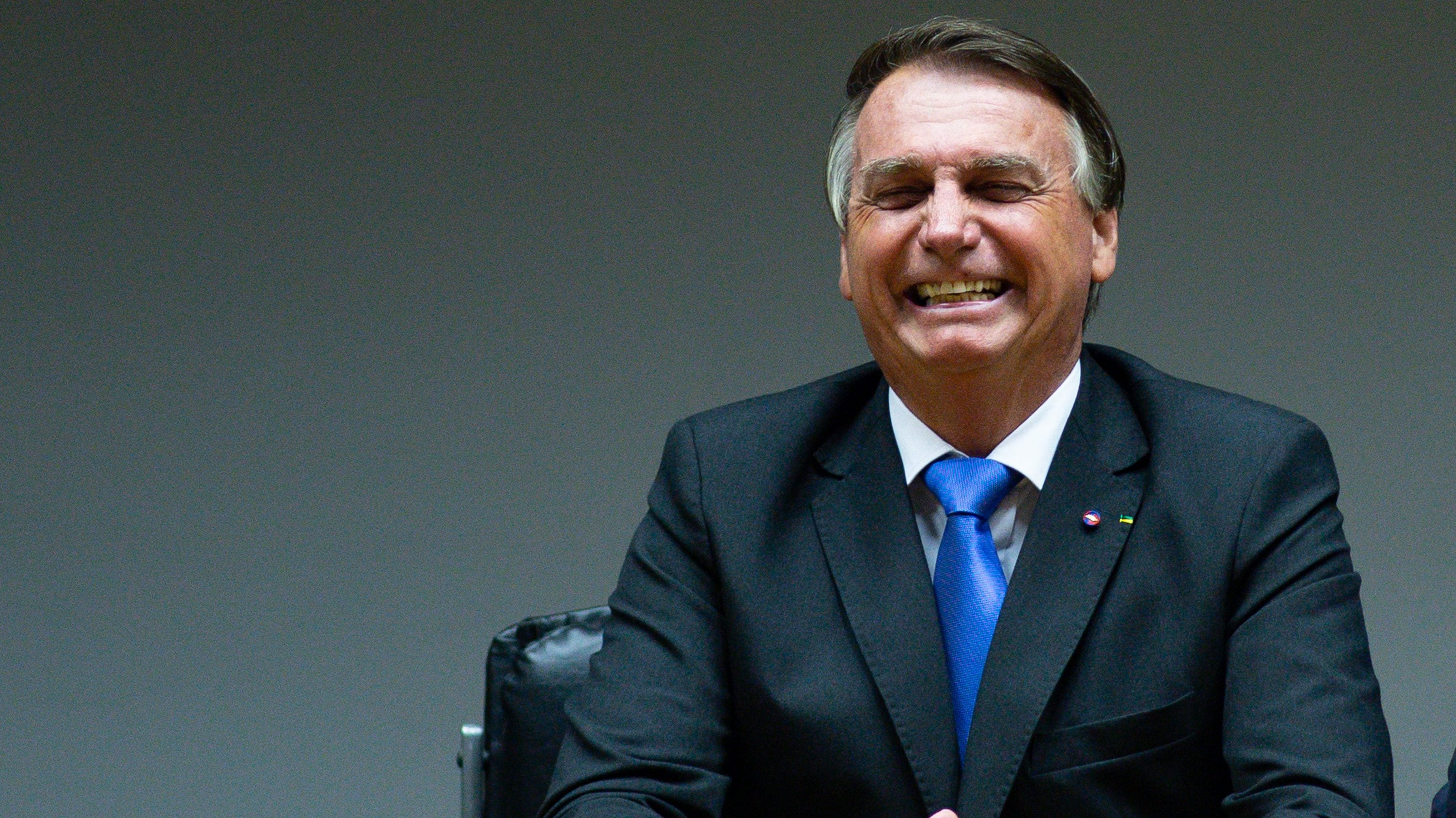 BRASILIA, BRAZIL - OCTOBER 22: President of Brazil Jair Bolsonaro, smiles during a last minute press conference at the Ministry of Economy on October 22, 2021 in Brasilia, Brazil. Four key members of Guede's team had resigned on Thursday in disagreement with Bolsonaro's intention to increase public spending cap to fund welfare plans a year before presidential elections. In the last week, markets and Brazilian currency sank on fears spending cap may be jeopardized. (Photo by Andressa Anholete/Getty Images)