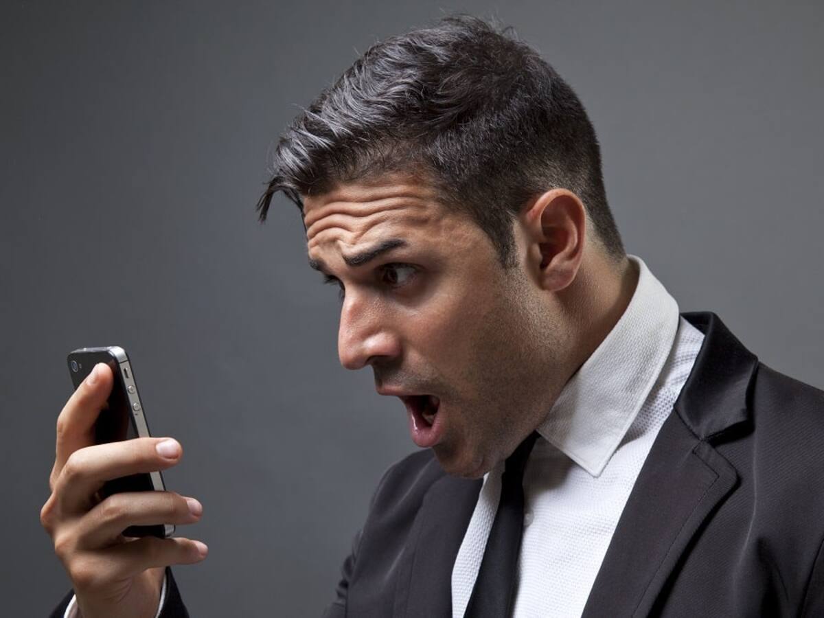 WhatsApp presentaría un tercer check azul: ¿Qué significa?