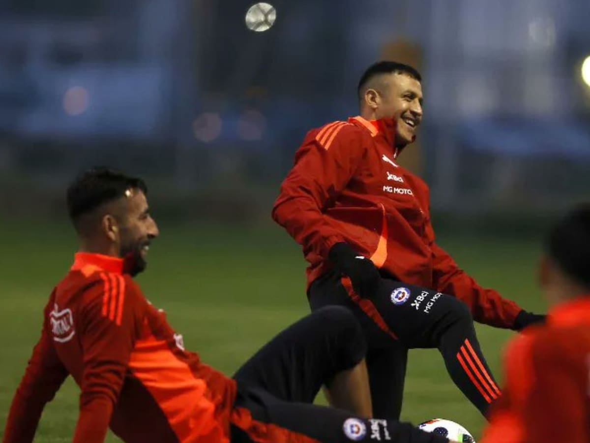 “¡Gané la de Colo Colo!”: La llamativa apuesta entre Alexis Sánchez y Brayan Cortés en la práctica de La Roja