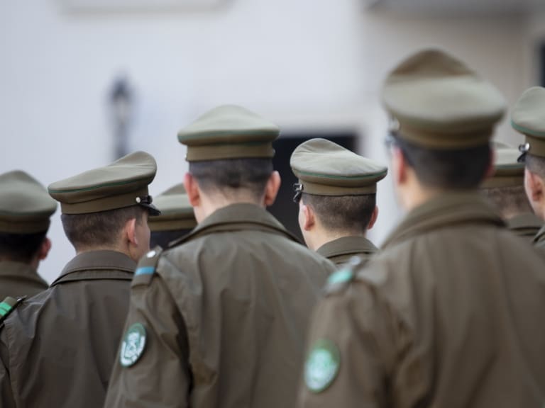 Carabineros publica ofertas laborales en 8 regiones de Chile: revisa cuánto pagan y cómo postular