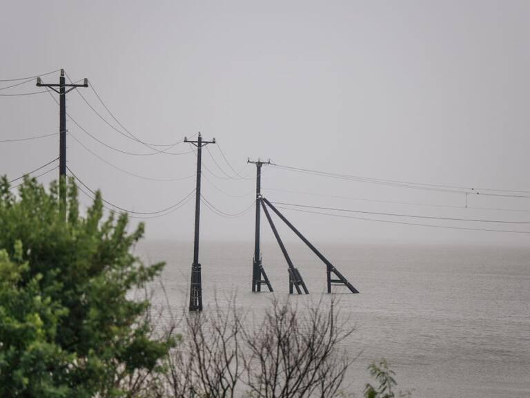 Fuertes lluvias inundan zonas de Galveston en Texas