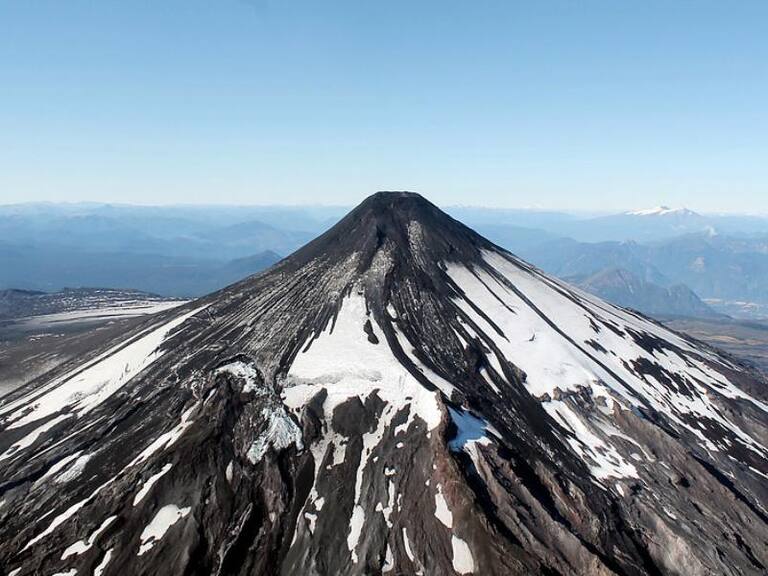 Volcán Villarrica: Onemi y Sernageomin cambian alerta por aumento de actividad explosiva