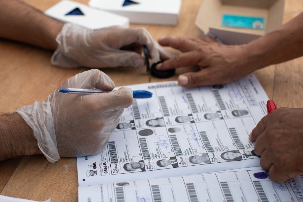 Una mesa de votación de las presidenciales en Lima
