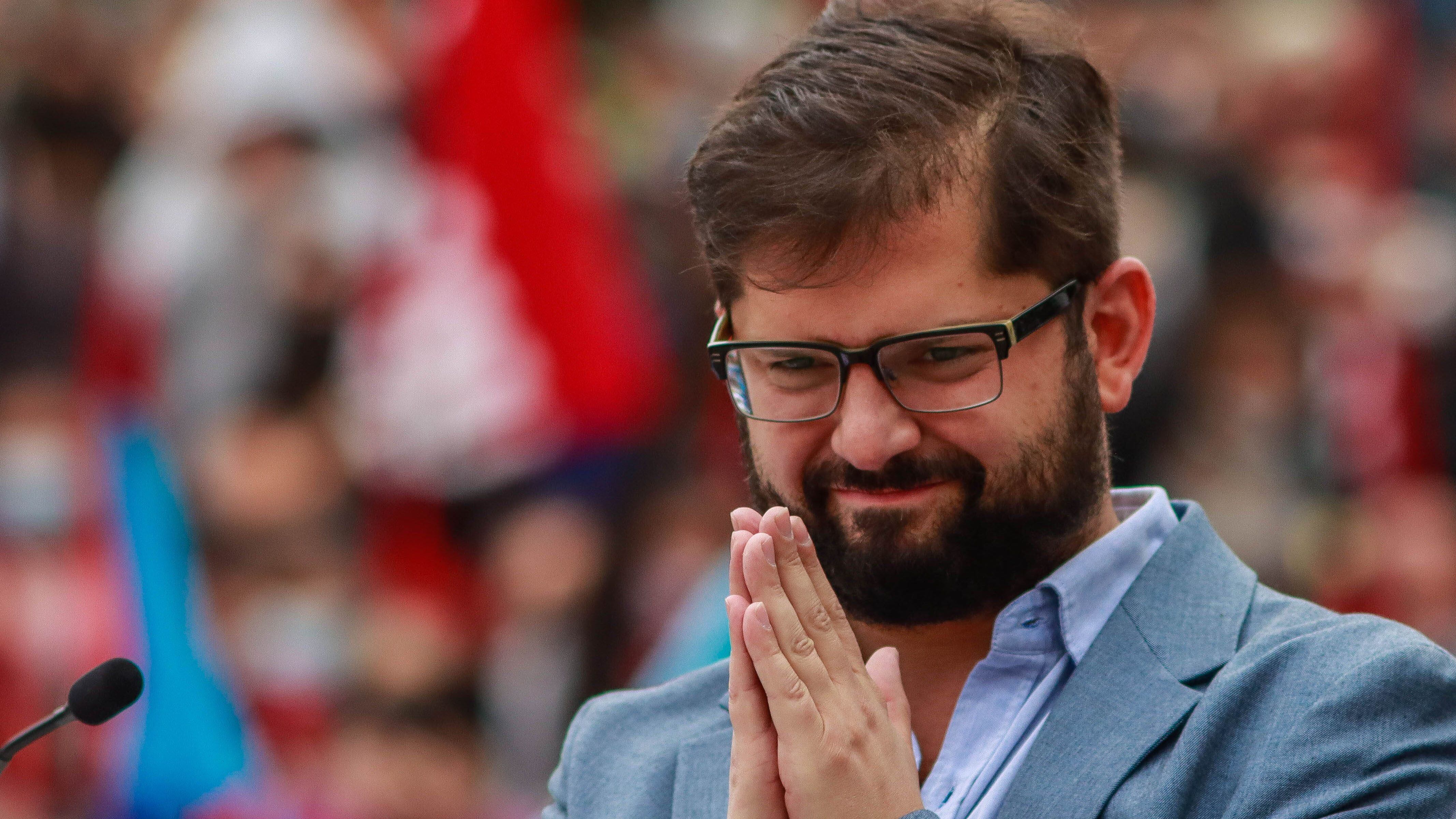Domingo 11 de diciembre 2021, Santiago
El candidato presidencial Gabriel Boric, participa en un encuentro masivo en la comuna de San Joaquín con distintas agrupaciones de pobladores, comités de viviendas y campamentos, instancia donde suscribe un compromiso para la implementación de un plan de acción conjunto con dichas organizaciones y llevar así adelante una agenda de soluciones habitacionales.
Foto Juan Farias / Agenciauno.