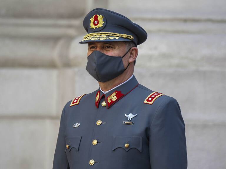 9 de julio del 2020/SANTIAGORicardo Martinez, Comandante en Jefe del Ejercito de Chile, General de Ejercito, participa en el patio de Los Cañones del Palacio de La Moneda, de la ceremonia, de conmemoracion del día de la Bandera.
FOTO: SEBASTIAN BELTRAN GAETE/AGENCIAUNO