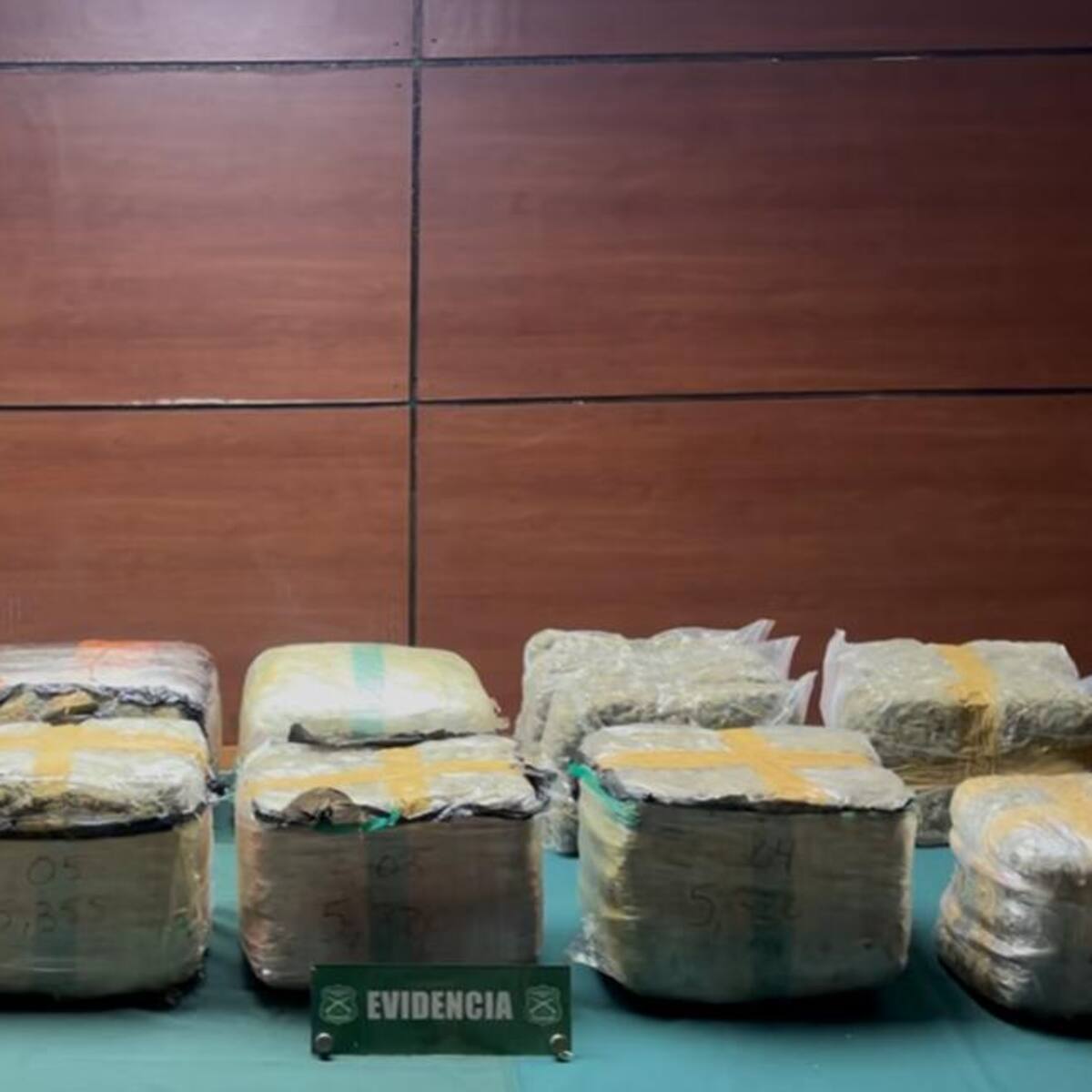 Una luz roja lo delató: lo fiscalizaron y encontraron más de 60 kilos de marihuana en su vehículo