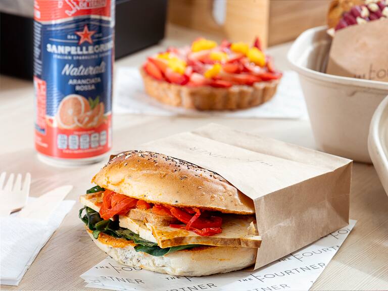 Abre The Courtner, una cafetería 100% sustentable especializada en bagels, ubicada en Las Condes