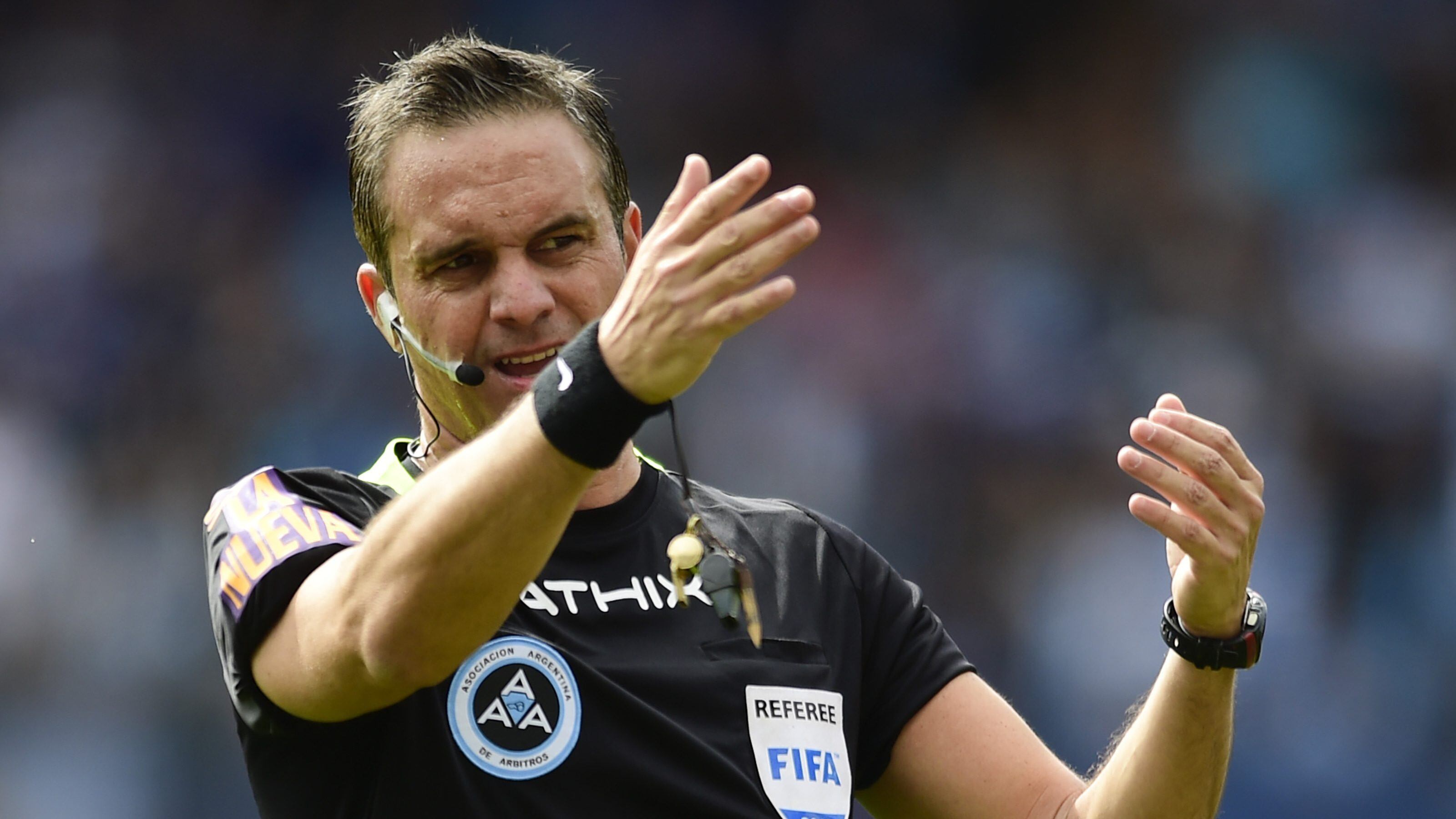 BUENOS AIRES, ARGENTINA - SEPTEMBER 02: Referee Patricio Lousteau gestures during a match between Racing and Rosario Central as part of Superliga 2018/19 at Presidente Peron Stadium on September 2, 2018 in Buenos Aires, Argentina. (Photo by Gustavo Garello/Jam Media/Getty Images)