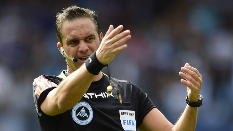 BUENOS AIRES, ARGENTINA - SEPTEMBER 02: Referee Patricio Lousteau gestures during a match between Racing and Rosario Central as part of Superliga 2018/19 at Presidente Peron Stadium on September 2, 2018 in Buenos Aires, Argentina. (Photo by Gustavo Garello/Jam Media/Getty Images)
