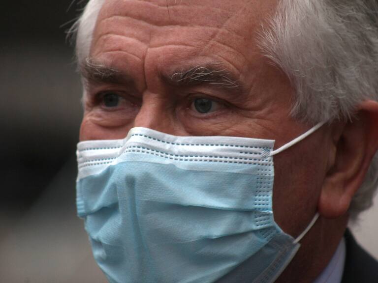 Ministro Paris: «La declaraciones no se pueden borrar, pero la estrategia que se implementó no avalaba la inmunidad de rebaño»