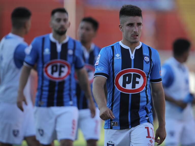 Jugador de Huachipato que es compañero de Alphonso Davies: «Me pongo muy orgulloso de saber que voy a marcarlo en la selección»