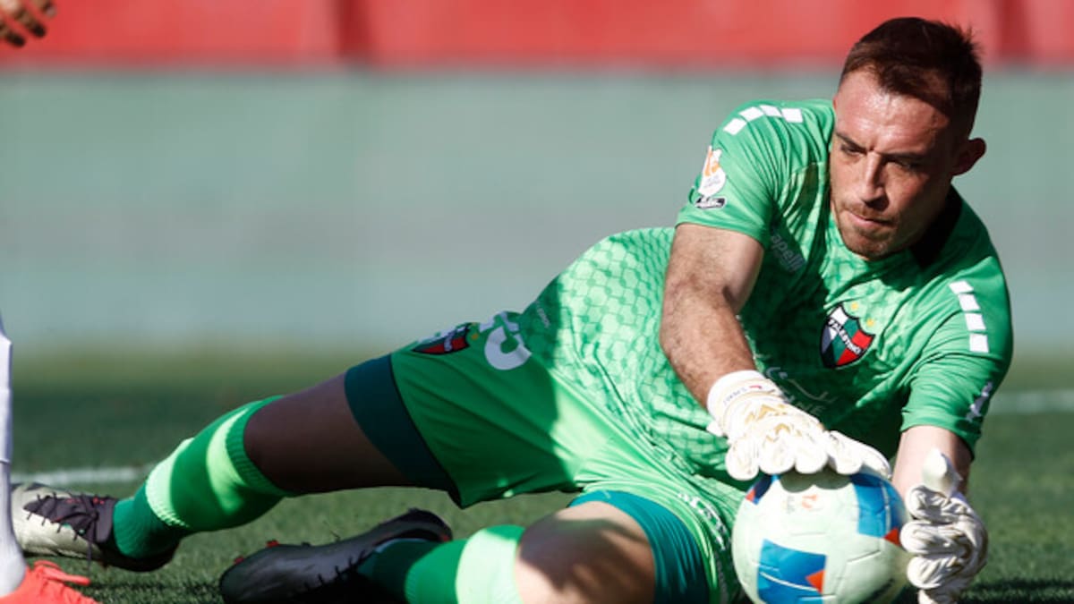 “Zanahoria” Pérez y su gran momento en Palestino: “Siempre es bueno que arqueros chilenos tomen la posta”