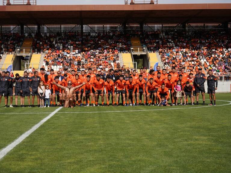 Con dos curas y una machi para la “mala suerte”: el bautismo al estadio Zorros del Desierto