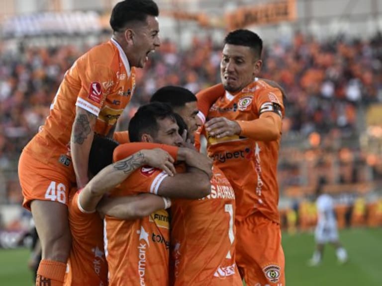 Cobreloa alcanza la cima en la Primera B tras trascendental victoria sobre Santa Cruz