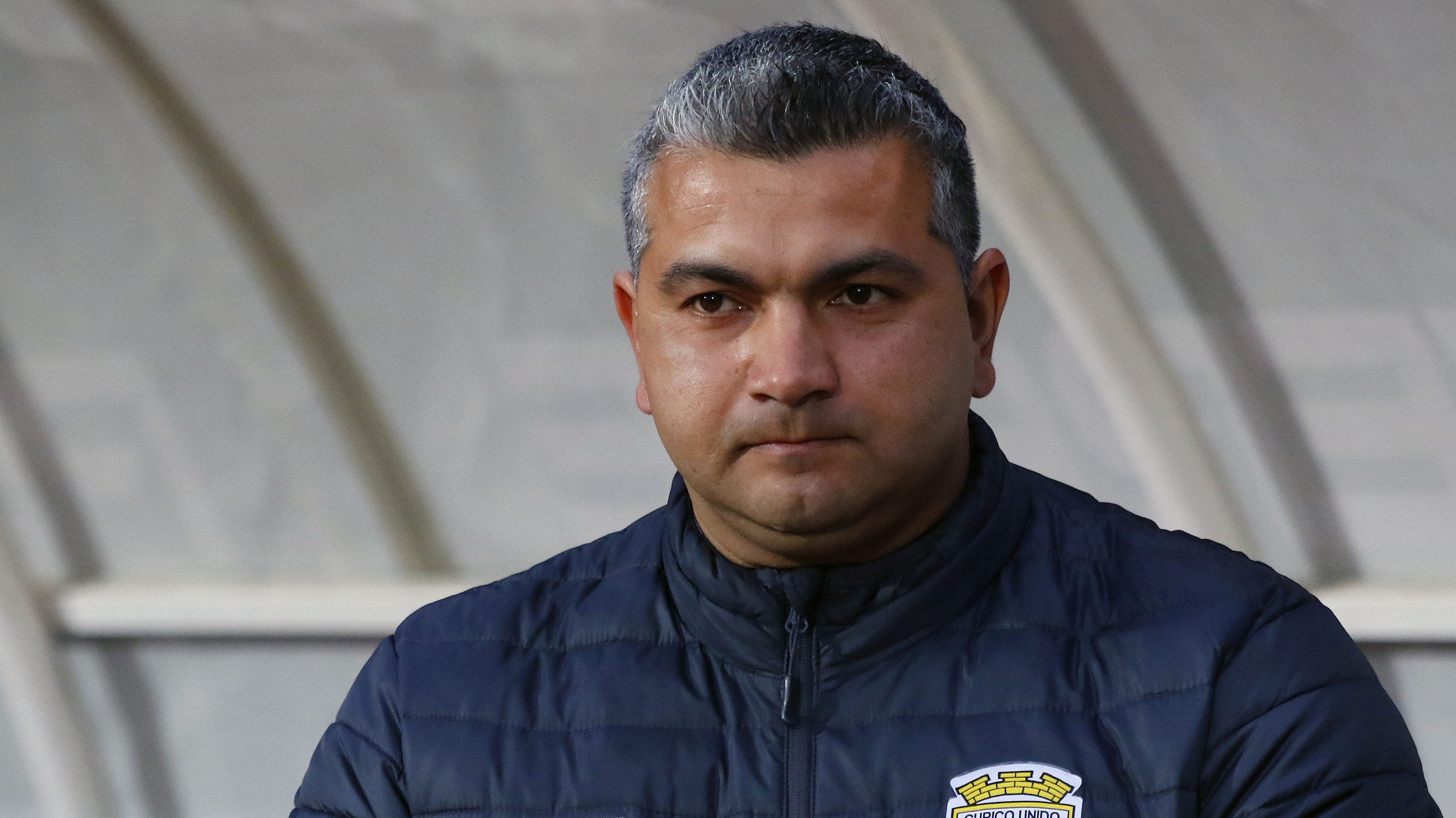 Damián Muñoz, DT de Curicó, y su anhelo de dirigir fuera de Chile: "Sueño con la Premier League"