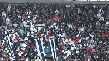 Así comenzaron los incidentes de hinchas de Colo Colo en el Estadio Bicentenario de La Florida
