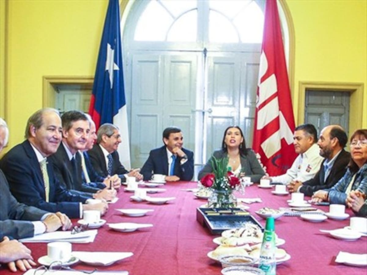 Máximos dirigentes de la CUT y la CPC calificaron su primera cita como «histórica»