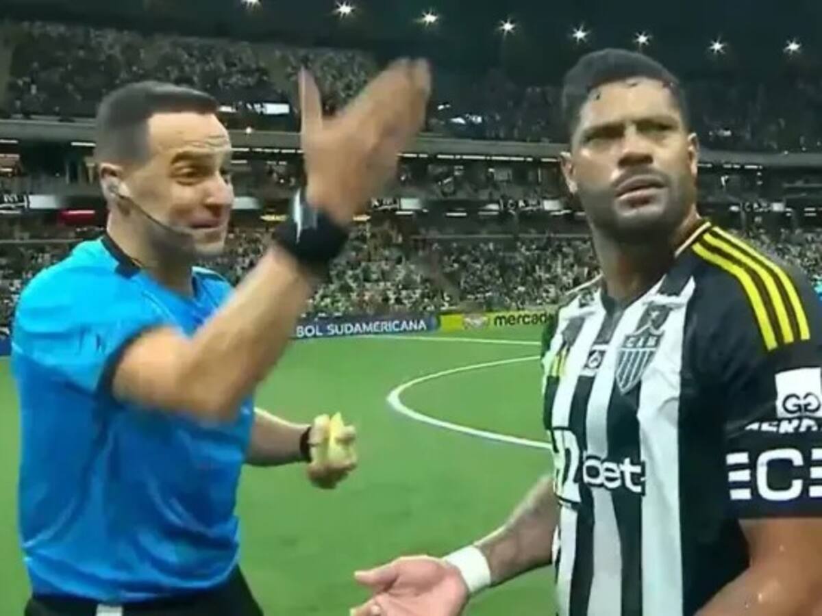 Pasó de reírse con el árbitro, a no poder creerlo: la insólita amarilla de Hulk que da la vuelta al mundo