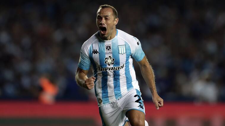 AVELLANEDA, ARGENTINA - FEBRUARY 09: Marcelo Diaz of Racing Club celebrates after scoring his side's first goal during a match between Racing Club and Independiente as part of Superliga 2019/20 at Presidente Peron Stadium on February 9, 2020 in Avellaneda, Argentina. (Photo by Gustavo Ortiz/Jam Media/Getty Images)