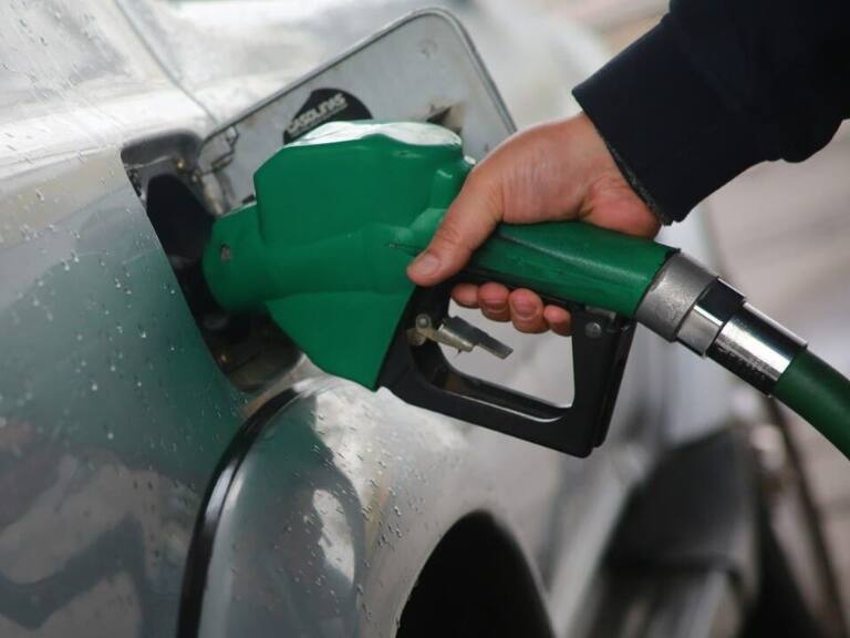 Cámara de Diputados aprueba proyecto que congela precios del diésel