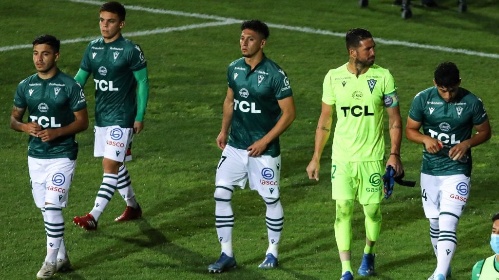27 DE MARZO DE 2021/SANTIAGOJugadores De Santiago Wanderers ingresando a la cancha, durante el partido valido por la primera fecha del Campeonato Nacional AFP PlanVital 2021 entre Union Espaola y Santiago Wanderers, disputado en el Estadio Santa Laura.
FOTO: SEBASTIAN ORIA/AGENCIAUNO