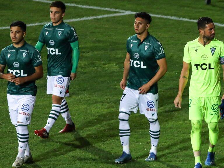 27 DE MARZO DE 2021/SANTIAGOJugadores De Santiago Wanderers ingresando a la cancha, durante el partido valido por la primera fecha del Campeonato Nacional AFP PlanVital 2021 entre Union Espaola y Santiago Wanderers, disputado en el Estadio Santa Laura.
FOTO: SEBASTIAN ORIA/AGENCIAUNO