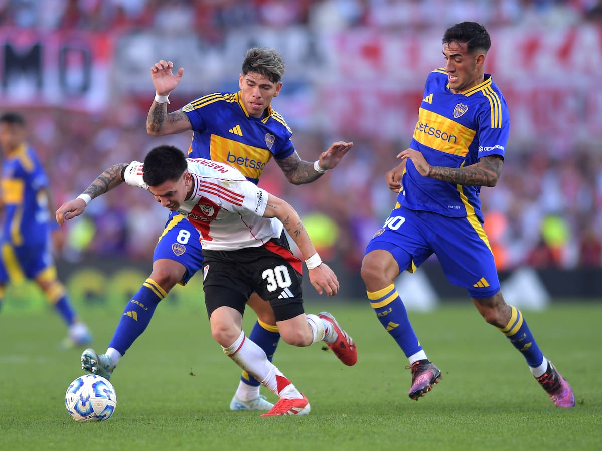 “No hizo nada”: las críticas en medios trasandinos al primer Superclásico de Carlos Palacios