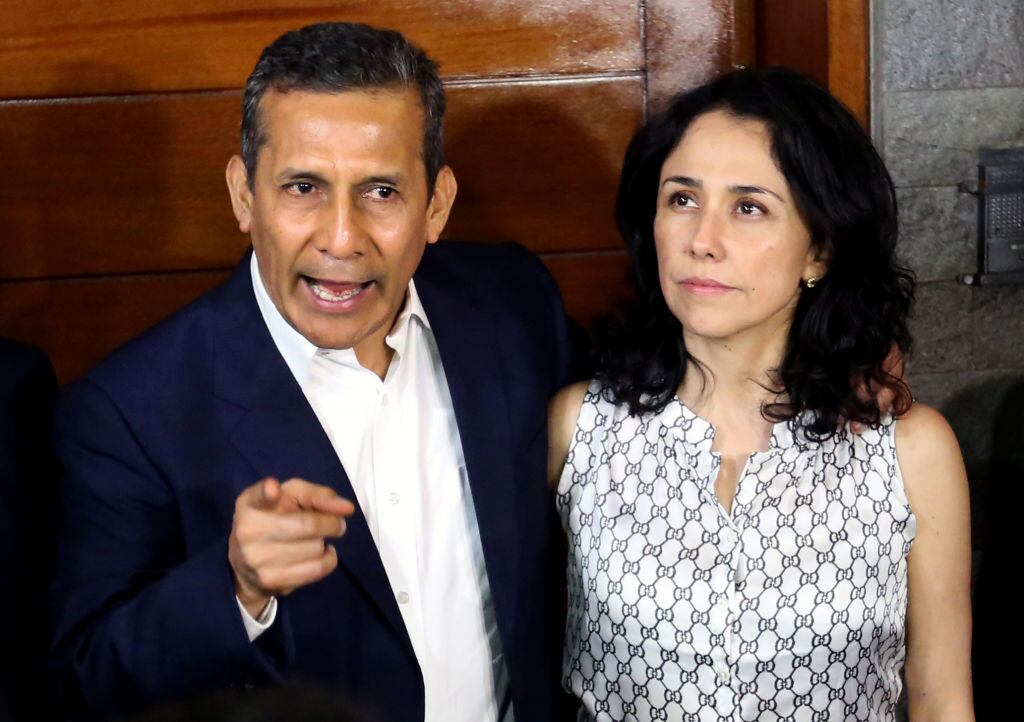 Ollanta Humala y Nadine Heredia en la puerta de su casa en Lima