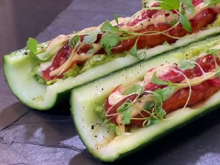 «Esto debería estar prohibido por ley»: Los memes que dejó el completo falso con pepino Alaska