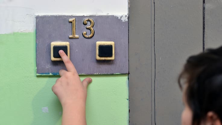 Empresa suspende a gerente general preso por retener y perseguir con un arma a niños que jugaban al “rin-raja”