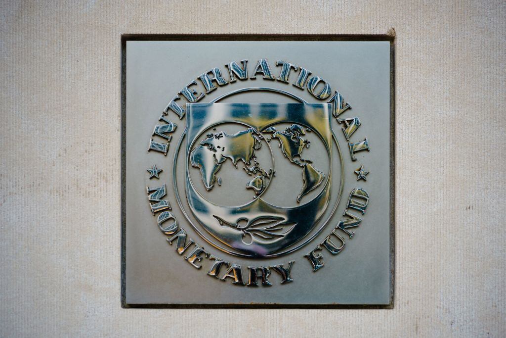 El logo del FMI en su sede central en la ciudad de Washington