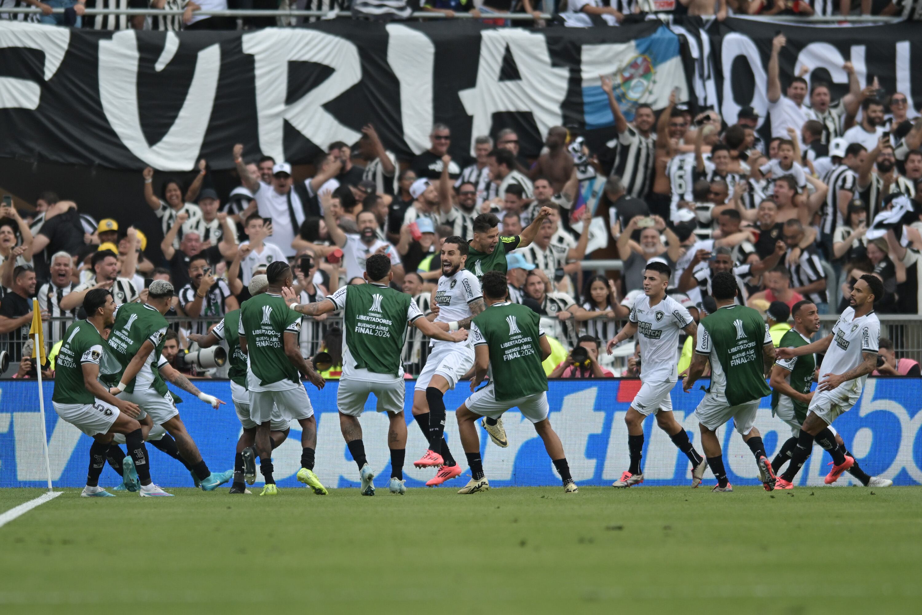 ¡Siempre hay una primera vez! Botafogo derrotó con 10 hombres a Atlético Mineiro y conquistó su primera Copa Libertadores | Getty Images