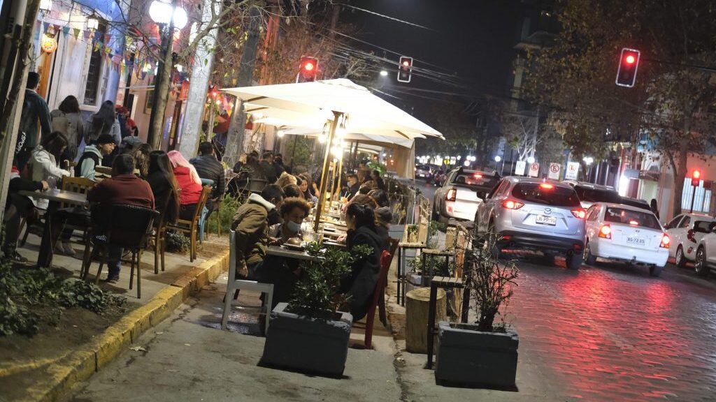 11 De Junio del 2021/SantiagoBares y restaurantes de Providencia abren sus terrazas por ultima vez debido a que toda la Región Metropolitana retrocede a fase 1.

FOTO: DANIEL ARAYA MARTIN/AGENCIAUNO