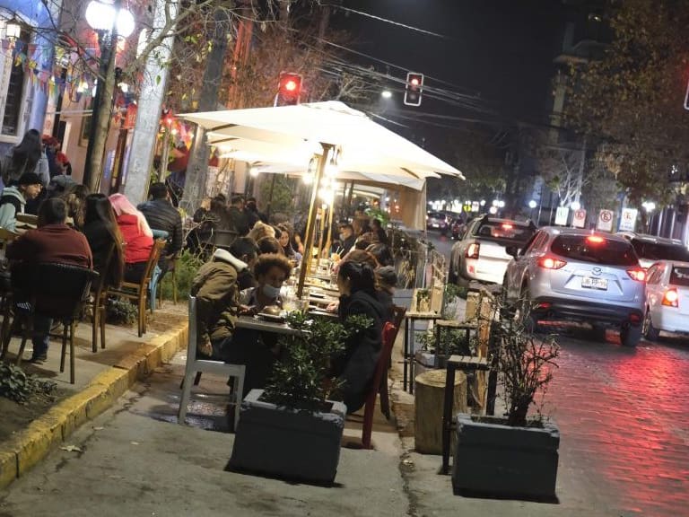 11 De Junio del 2021/SantiagoBares y restaurantes de Providencia abren sus terrazas por ultima vez debido a que toda la Región Metropolitana retrocede a fase 1.

FOTO: DANIEL ARAYA MARTIN/AGENCIAUNO