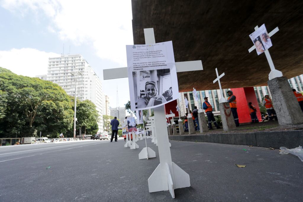 Homenaje a trabajadores de la salud muertos en Sao Paulo durante la pandemia