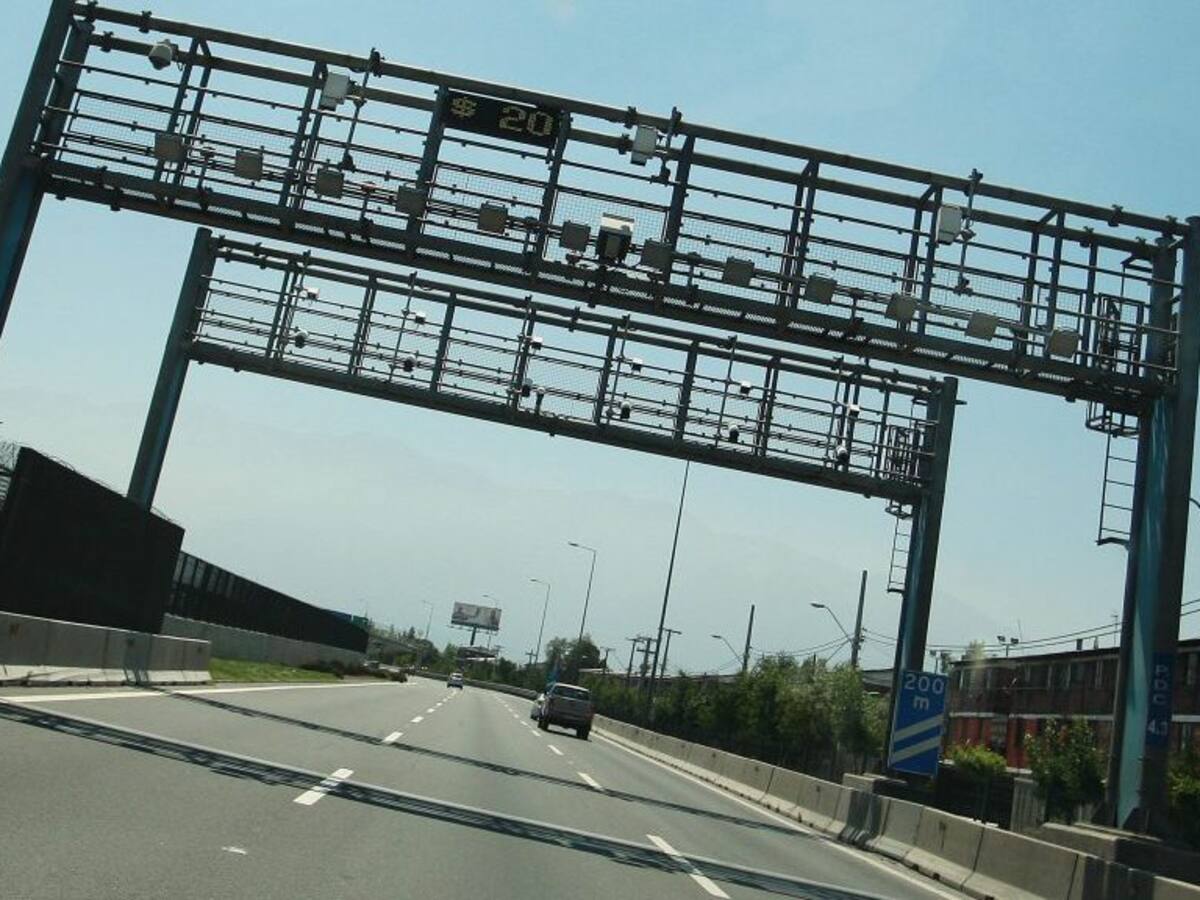 Colisión múltiple en Américo Vespucio Norte con al menos 10 vehículos involucrados