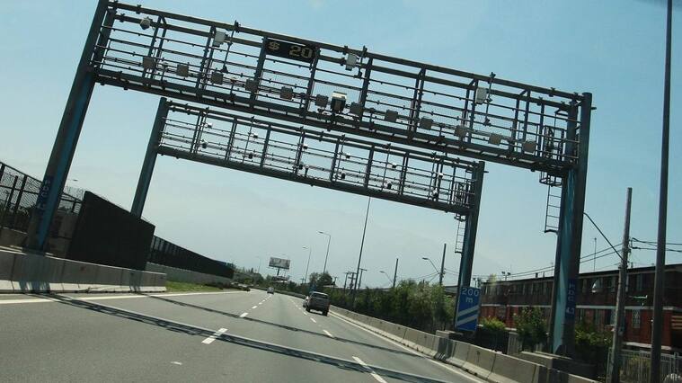 27 de DICIEMBRE de 2012/SANTIAGO A partir del 1 de Enero, las autopistas urbanas de Santiago, aumentaran sus tarifas en un 6%, el cual ha traido variados reclamos por parte de los usuarios de las autopistas concesionadas capitalinas. FOTO: OSVALDO VILLARROEL / AGENCIAUNO