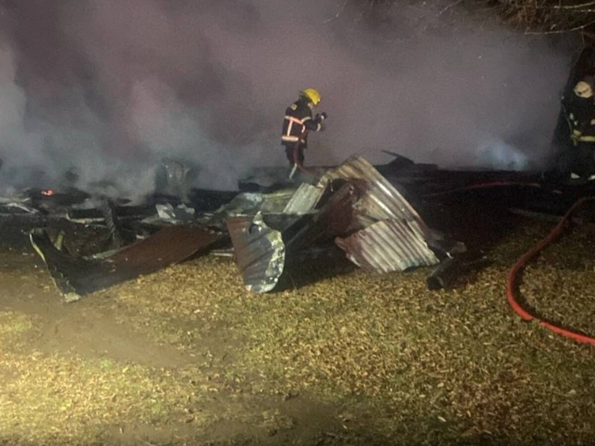Nuevo ataque incendiario en La Araucanía: encapuchados prenden fuego a capilla en Curacautín
