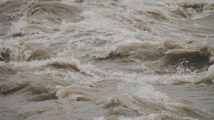 Continúan las emergencias por lluvias en Chile: Senapred activa Alerta Roja en Molina y Curicó por río Palos
