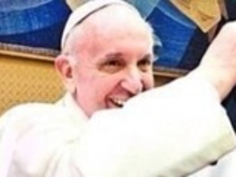 El papa Francisco recibió camiseta de San Lorenzo con su nombre